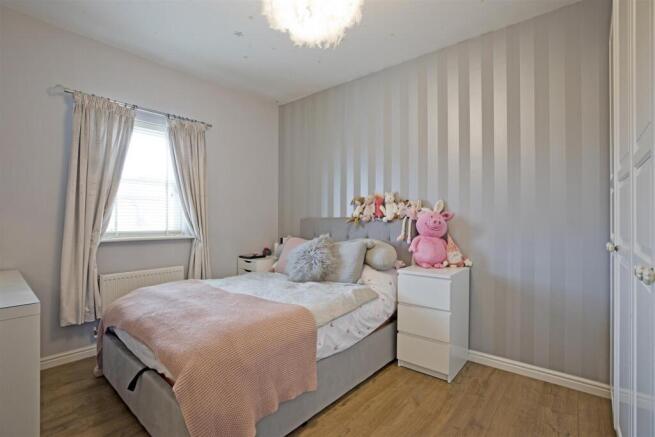 4 bed House for sale Image 12