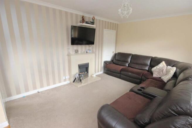 OPEN PLAN LIVING ROOM