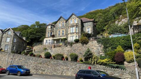 Hendre Hall, Barmouth, LL42