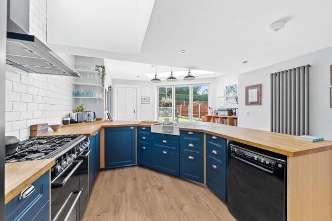 4 bed Semi-Detached for sale Image 4