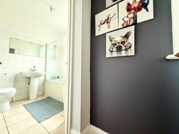 39 Brighton Road, Purley, Croydon, CR8 2LR photo 4