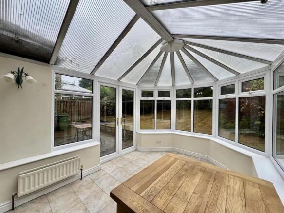 4 bed Detached for sale Image 11