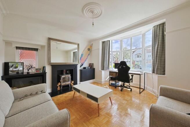 5 bed Semi-Detached for sale Image 5