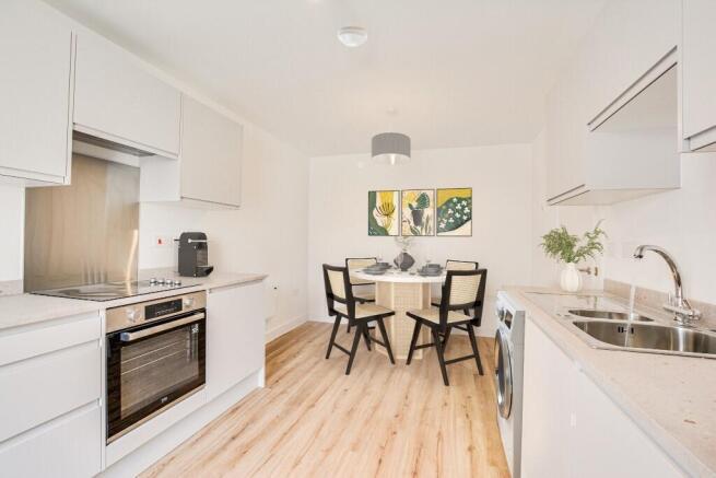 4 bed Semi-Detached to rent Image 10