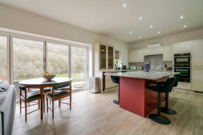 4 bed Detached for sale Image 12