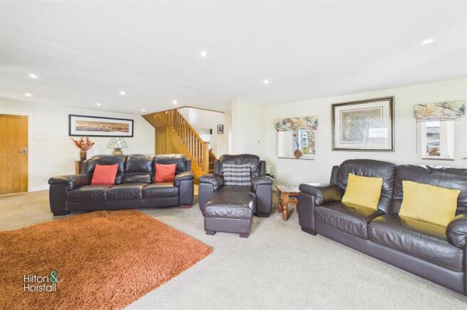 4 bed Semi-Detached for sale Image 4