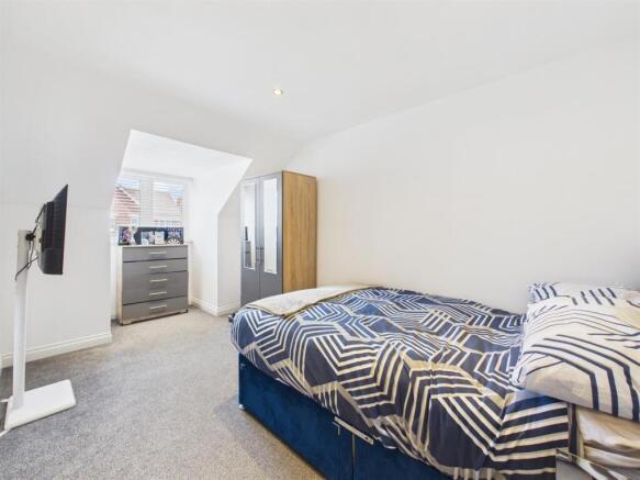 4 bed Detached for sale Image 9