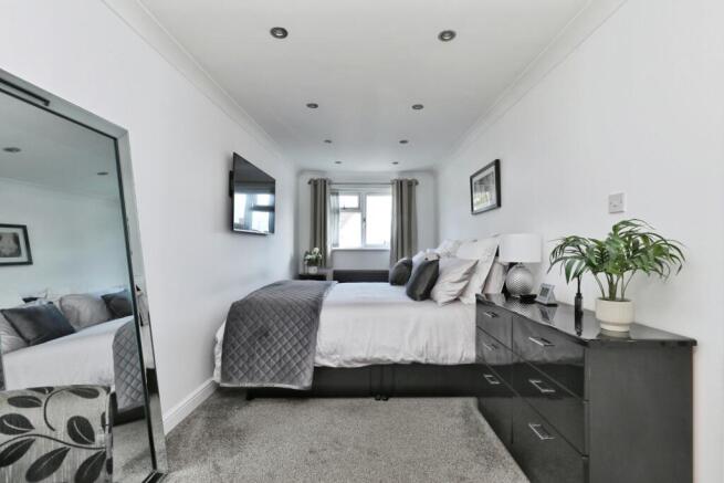 4 bed Semi-Detached for sale Image 11