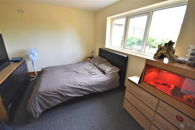 126Albert Grove Bed1.JPG
