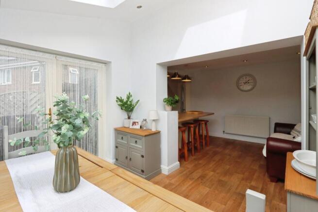 3 bed Semi-Detached for sale Image 8