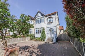 17, Clatterfield Gardens, Westcliff-on-sea SS0 0AU