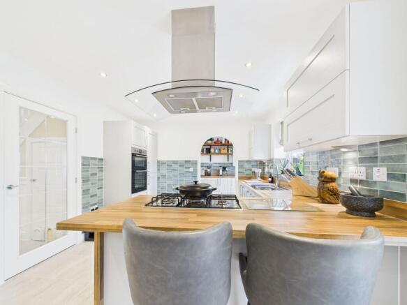 4 bed Detached for sale Image 8