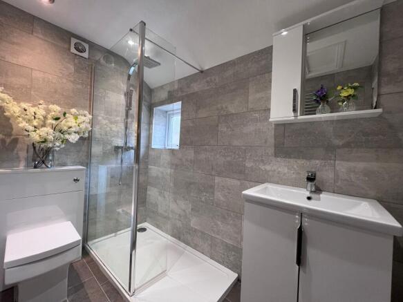 BATHROOM (2).jpg