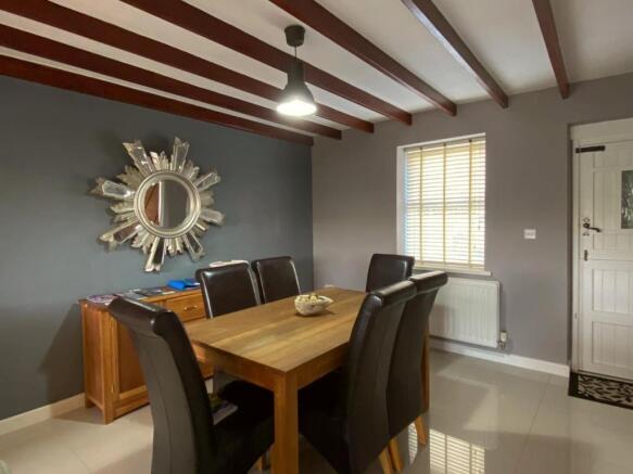25 Heol Llanelli dining1-1.jpg