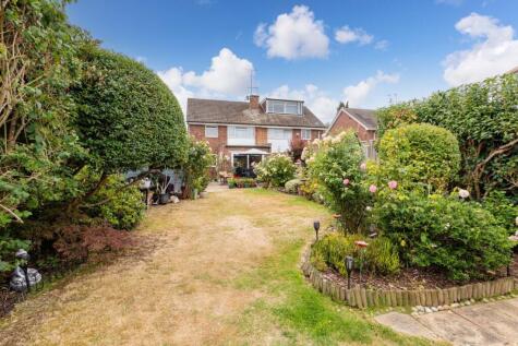 Newton Close, Langley, SL3