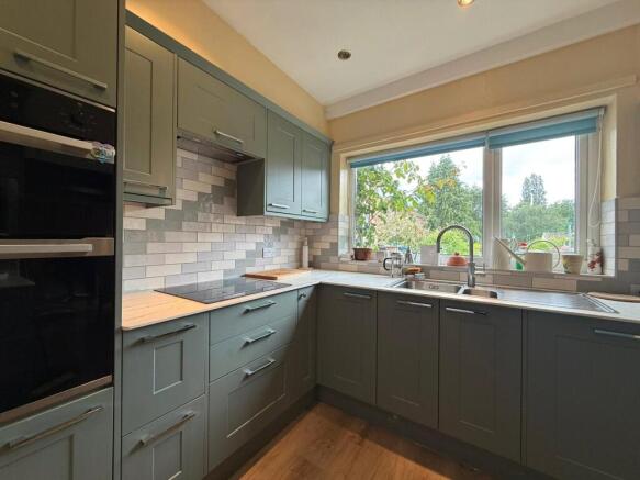 4 bed Semi-Detached for sale Image 5