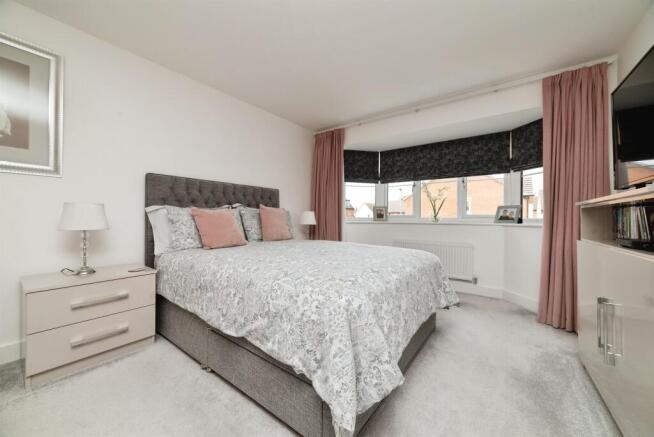 4 bed Detached to rent Image 7