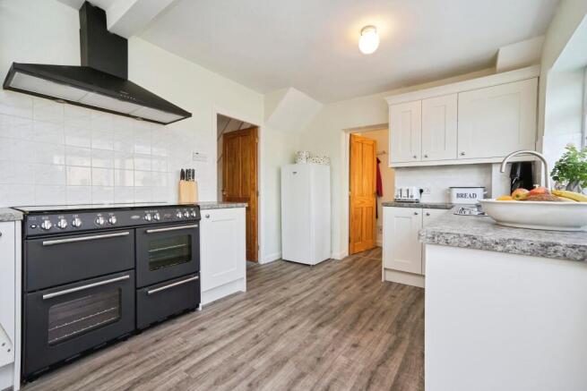 5 bed Semi-Detached for sale Image 6