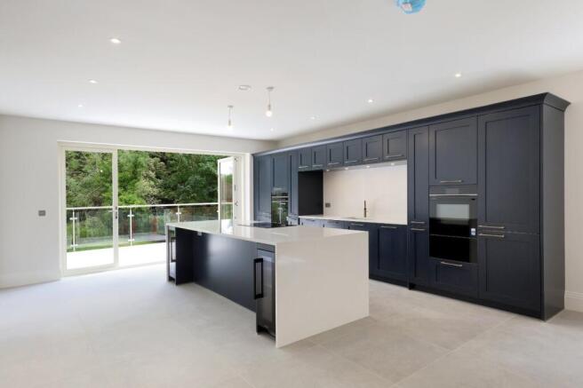 Hedsor Road, Bourne End, Buckinghamshire, SL8 photo 2