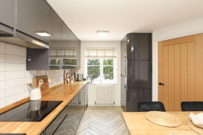 4 bed Town House for sale Image 5