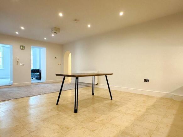 1 bed Flat for sale Image 8
