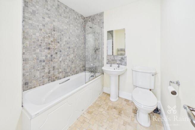 2 bed Apartment to rent Image 5