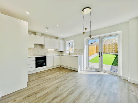 3 bed Town House for sale Image 6