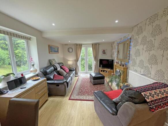 Grantley Gardens 96a - Lounge Area.jpg