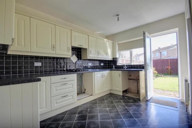 2 bed Semi-Detached Bungalow for sale Image 4