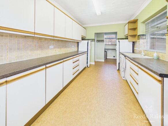 6 bed Detached for sale Image 6