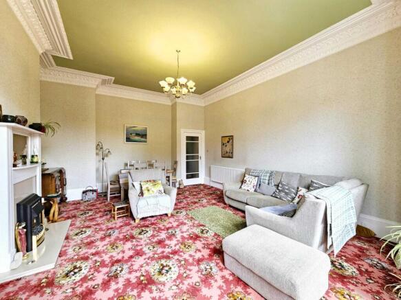 3 bed Flat for sale Image 4