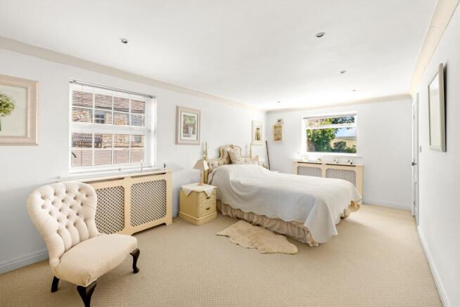 4 bed Detached for sale Image 11