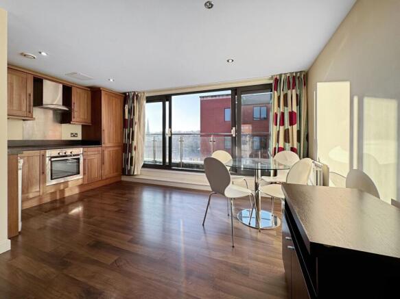 2 bed Apartment to rent Image 5