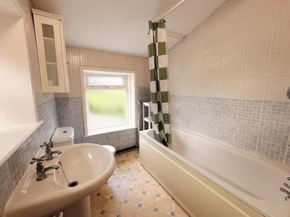 3 bed Semi-Detached to rent Image 7