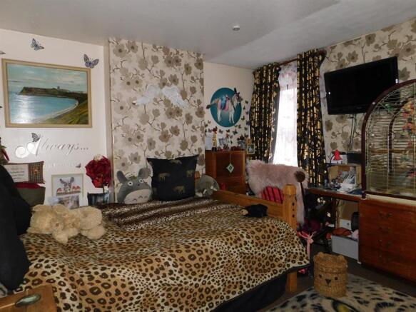 bedroom 1b