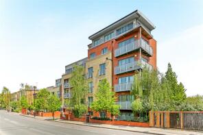 24, Maple House, Junction Road, London N19 5QA