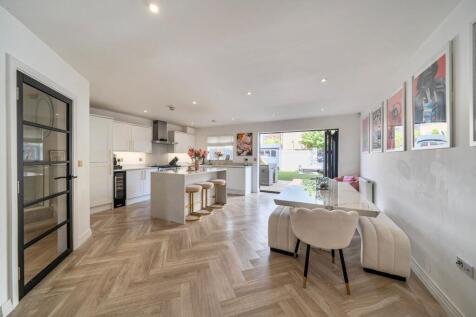 Heacham Avenue, Ickenham, UB10