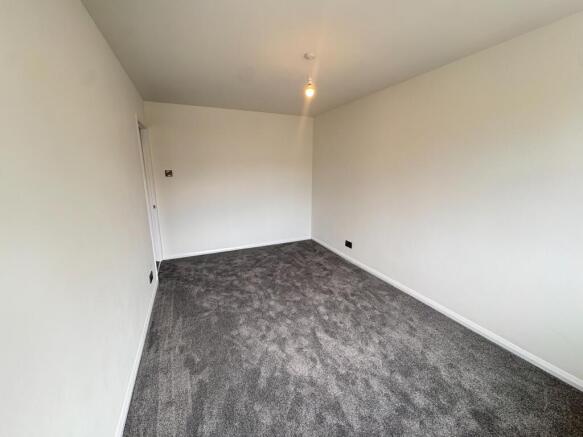 3 bed Terraced to rent Image 9