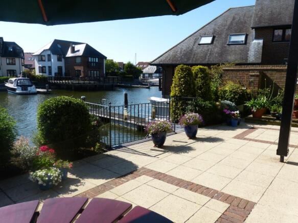 Waterfront terrac...