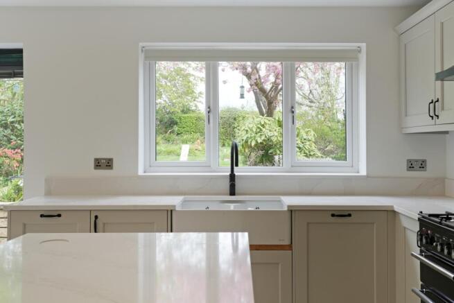 4 bed Detached to rent Image 10