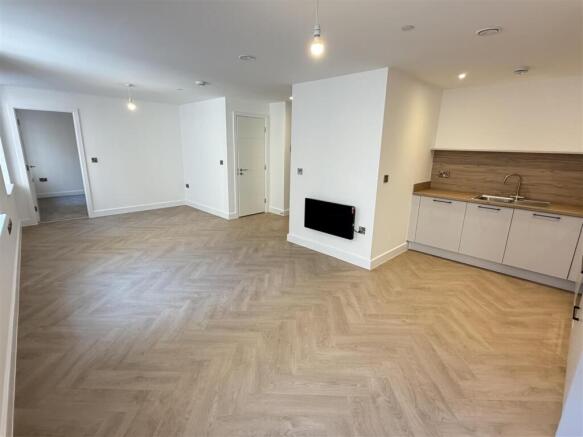 KITCHEN/LIVING
