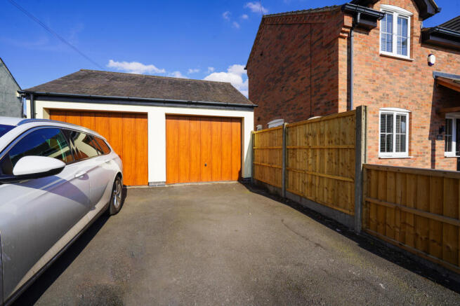 Garage & Parking