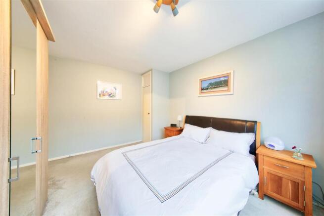 74_summerley_street_bed-alt2.jpg