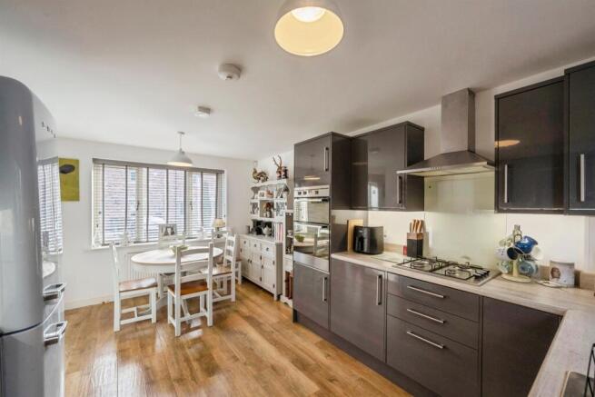 2 bed Semi-Detached for sale Image 6