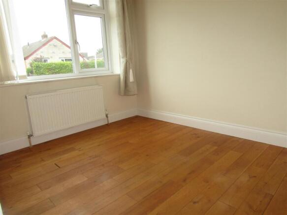 4 bed Bungalow for sale Image 7