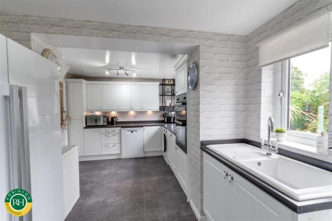 5 bed House for sale Image 7