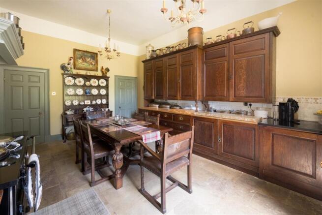 9 bed House for sale Image 8
