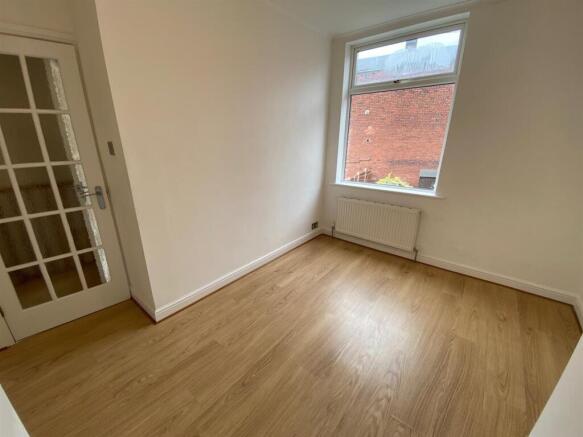 2 bed Terraced to rent Image 7