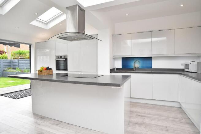 4 bed Semi-Detached for sale Image 5