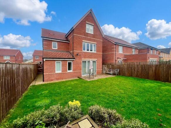 5 bed Detached for sale Image 4
